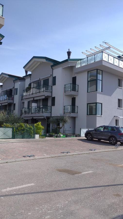 Delle Rose Apartment Ераклеа Екстер'єр фото